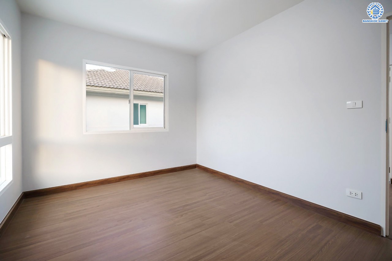 บ้านเดี่ยวมือสอง จากแบรนด์ LH โครงการ ชัยพฤกษ์ วัชรพล หลังใหญ่ เนื้อที่ 50.6 ตร.ว. ฟังก์ชัน 3 ห้องนอน 3 ห้องน้ำ จอดรถได้ 2 คัน พร้อม Facilities ครบครัน บนทำเลเดินทางสะดวก ติดถนนสุขาภิบาล5 เชื่อมต่อหลายเส้นทาง ใกล้ทางด่วน "ฉลองรัช" และรถไฟฟ้าสายสีเขียว "สถานีสายหยุด"